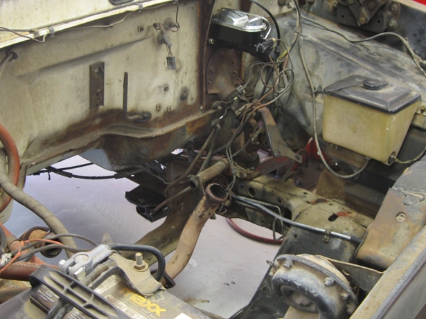 Remove the motor for the 1972 Ford F100 Classic Pickup Truck Restoration
