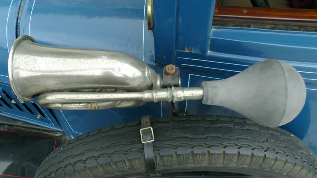 vintage-ford-car-horn